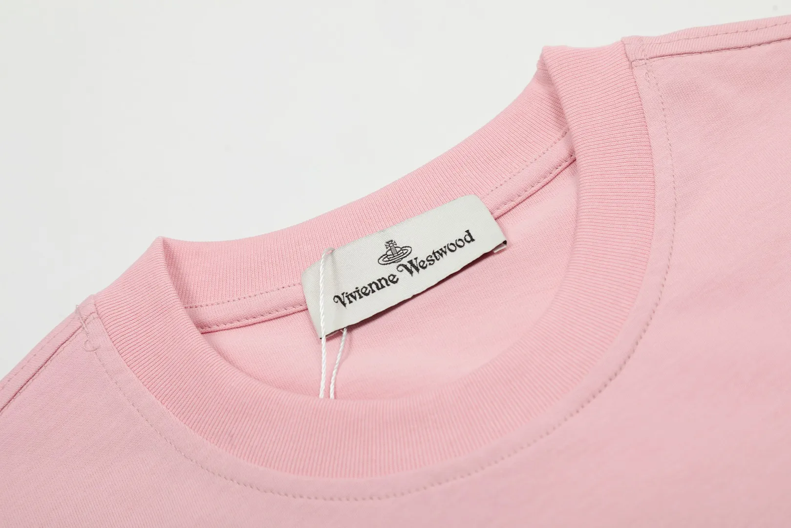 vivienne west wood The Queen Mother of the West Vivienne Saturn Embroidered Short Sleeve VIVI 157# "Exclusive Style" The new fabrics have been washed twice at high temperature + water. It is the only one in the entire network that achieves 0 shrinkage. The Solona thread is arranged. The threaded neckline does not deform. It is tight and dense. Welcome to compare. The entire series of correct accessories. Every detail is completely restored and can be stretched directly.